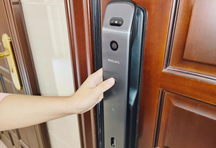  老房裝修必看！室外防盜門(mén)到底要不要換？